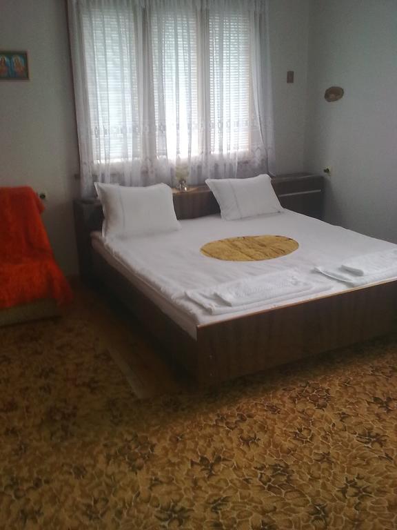 Guest House Ahp Mala Tsŭrkva 客房 照片