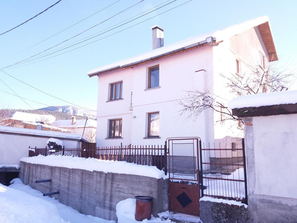 Guest House Ahp Mala Tsŭrkva 外观 照片
