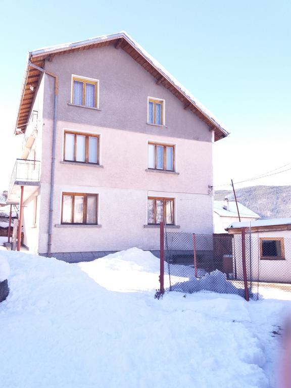 Guest House Ahp Mala Tsŭrkva 外观 照片