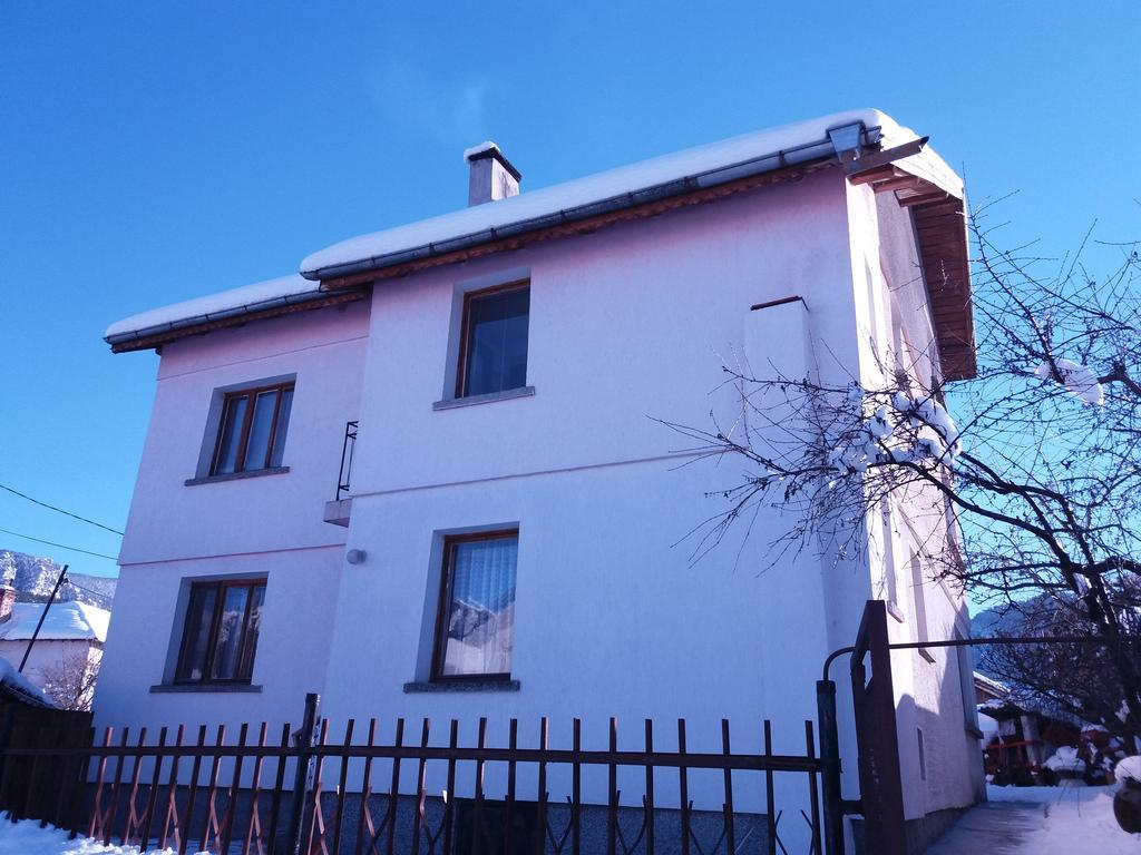 Guest House Ahp Mala Tsŭrkva 外观 照片